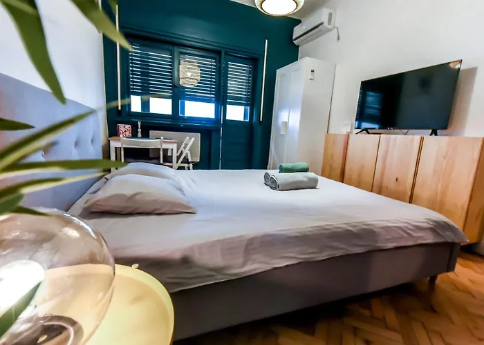 Heart Of Calea Victoriei - The Opulent Victoriei Retreat