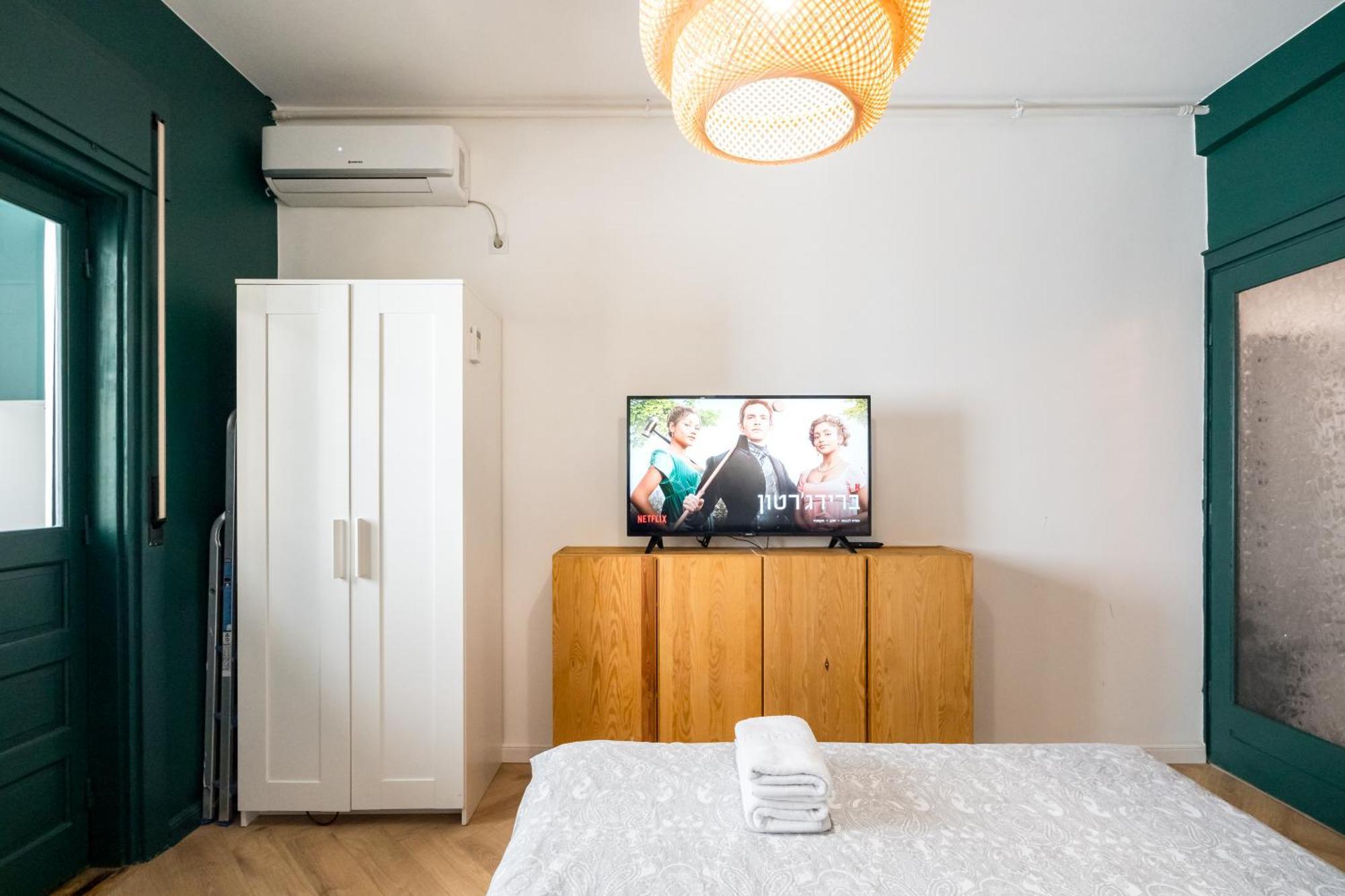 Heart Of Calea Victoriei - The Opulent Victoriei Retreat Apartment