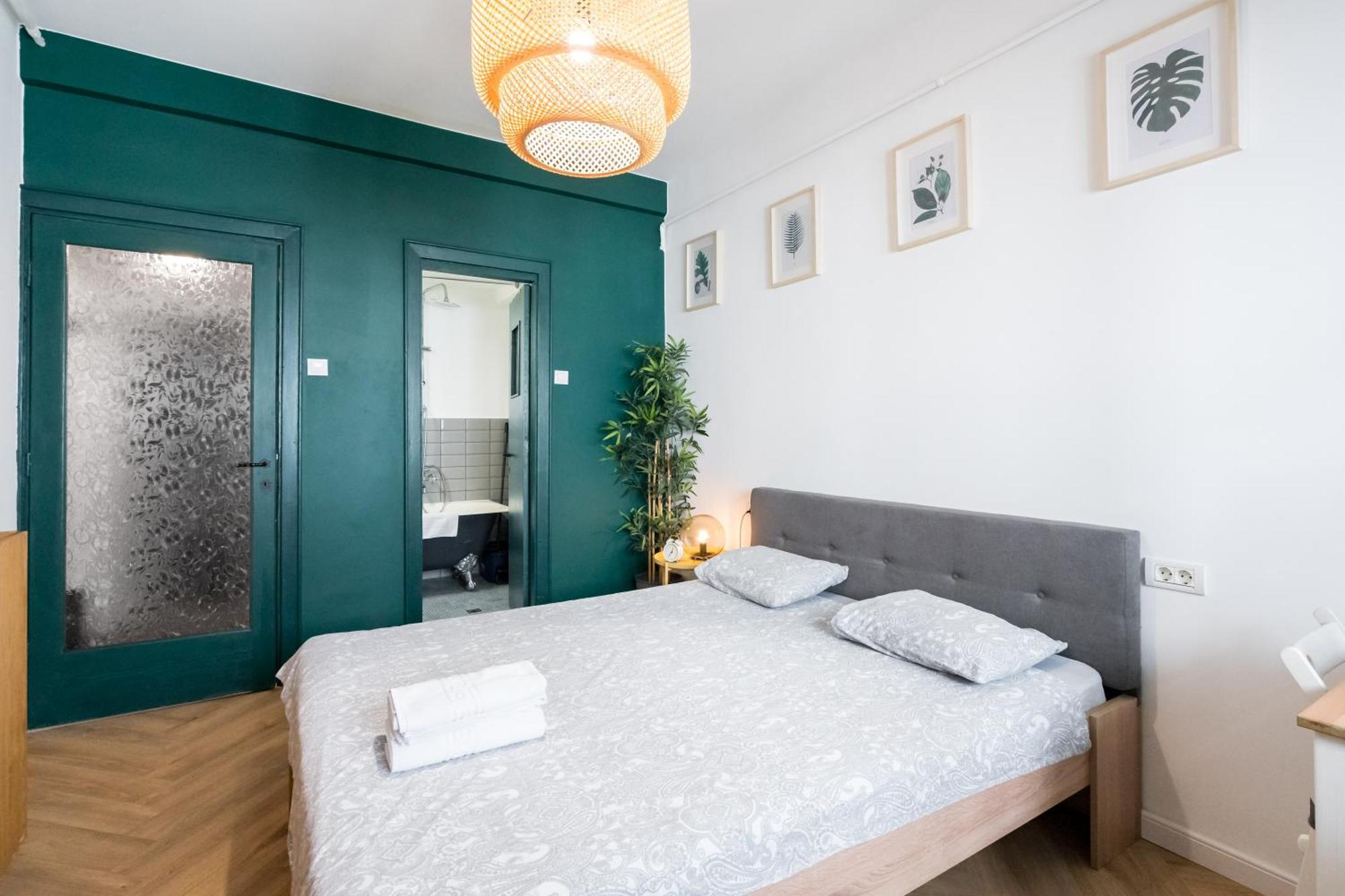 Heart Of Calea Victoriei - The Opulent Victoriei Retreat Apartment Bucharest